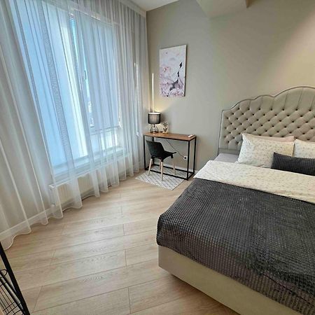 Rentnow Modern Business Apartment With 3 Bedrooms In Centre Chişinau Exteriör bild