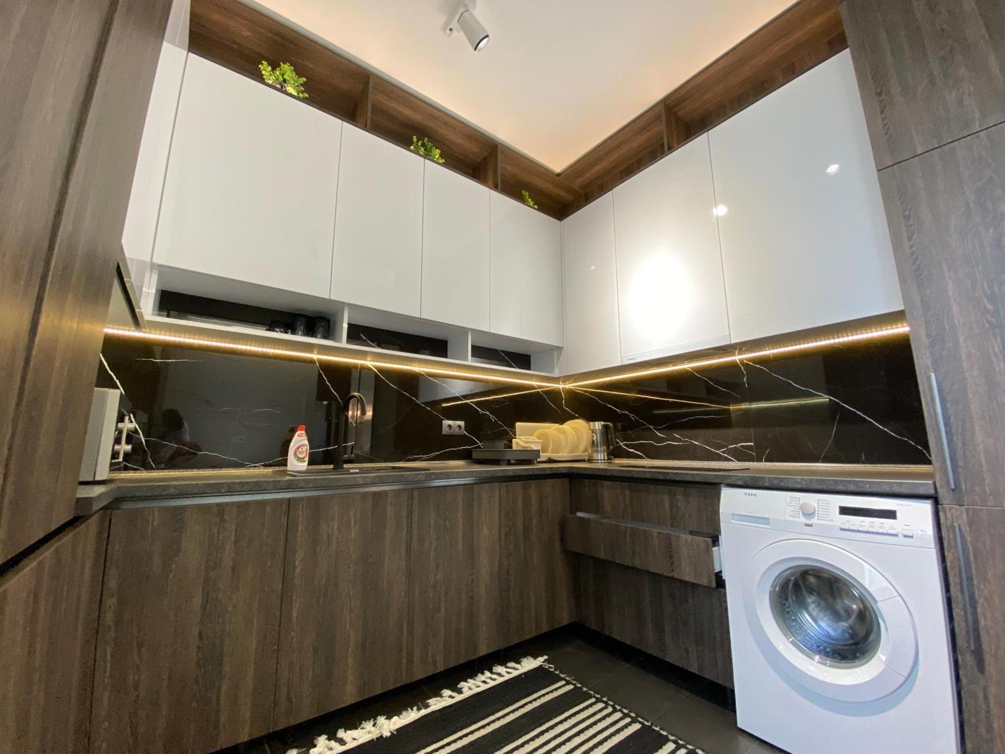 Rentnow Modern Business Apartment With 3 Bedrooms In Centre Chişinau Exteriör bild
