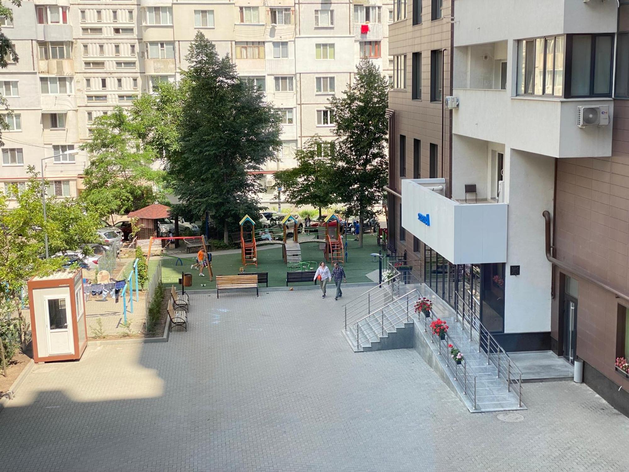 Rentnow Modern Business Apartment With 3 Bedrooms In Centre Chişinau Exteriör bild
