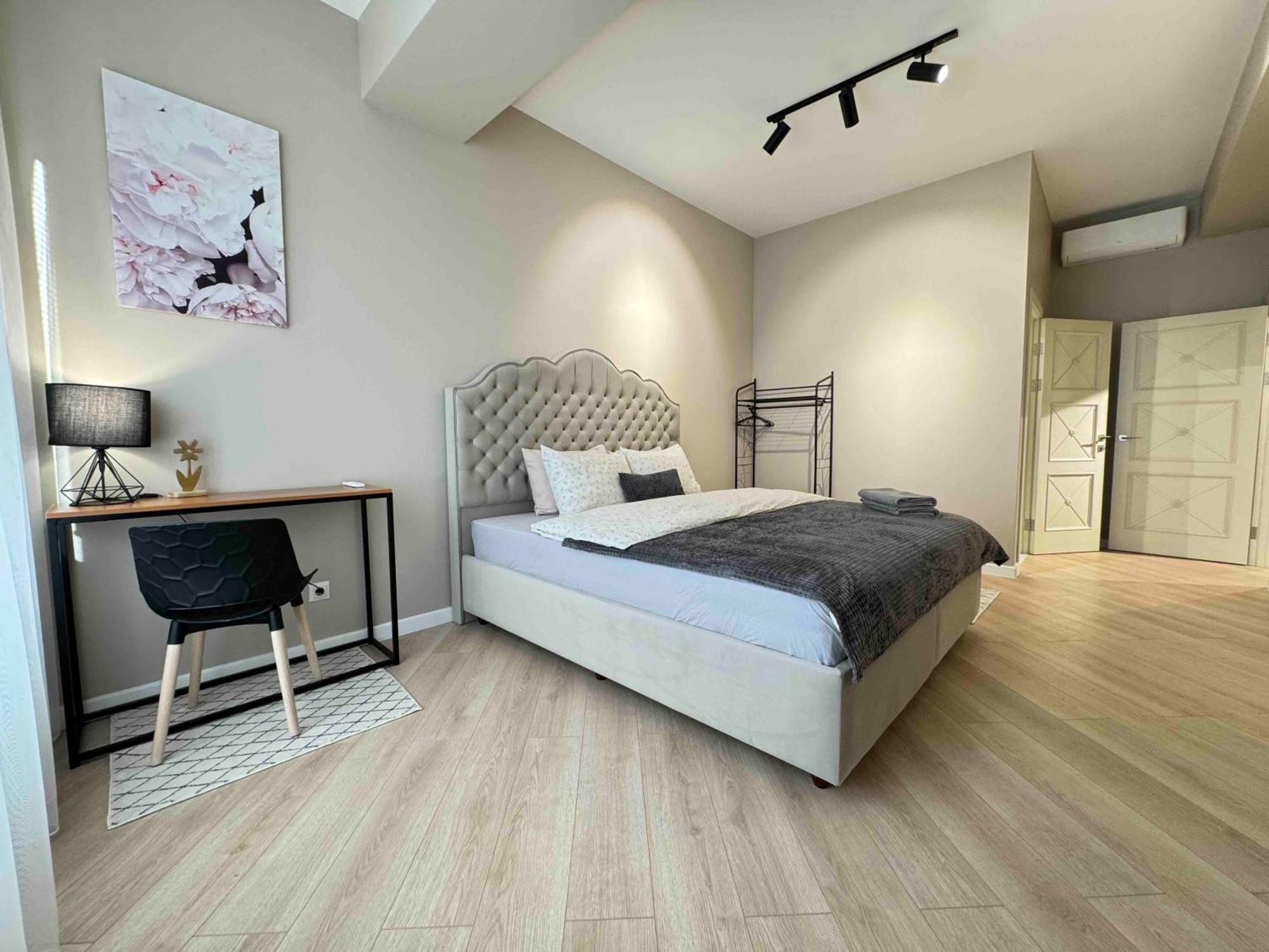 Rentnow Modern Business Apartment With 3 Bedrooms In Centre Chişinau Exteriör bild