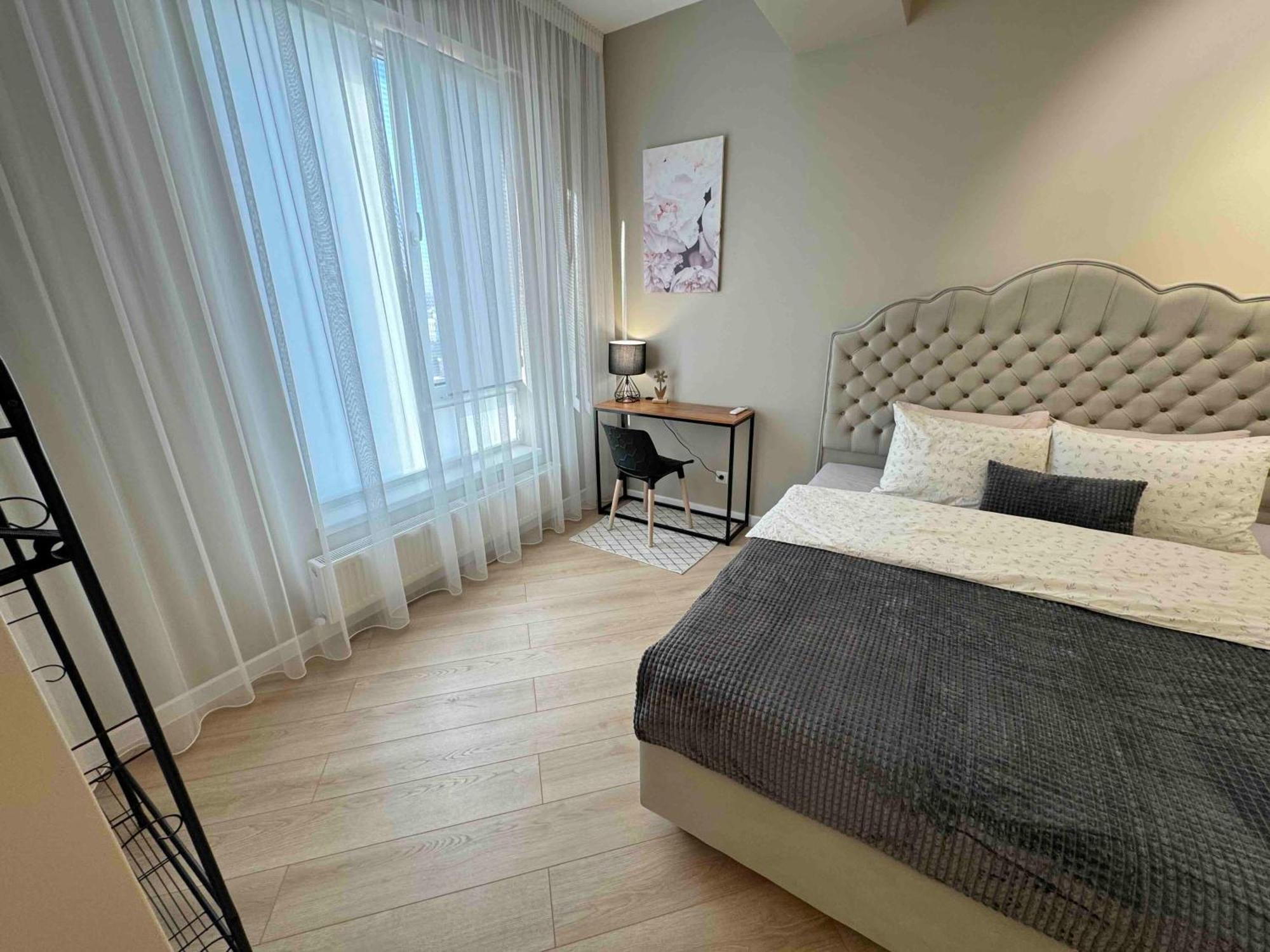 Rentnow Modern Business Apartment With 3 Bedrooms In Centre Chişinau Exteriör bild