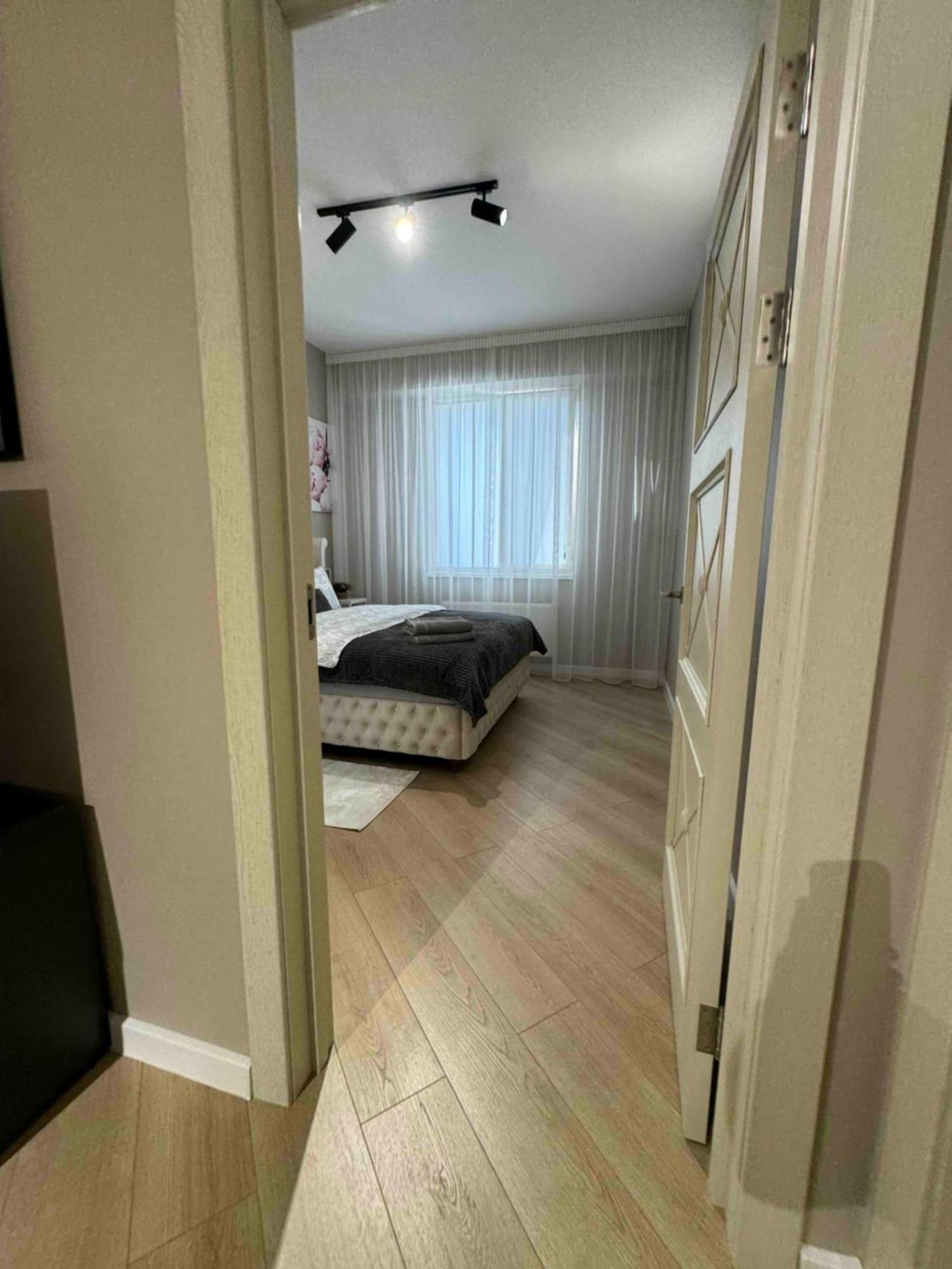 Rentnow Modern Business Apartment With 3 Bedrooms In Centre Chişinau Exteriör bild