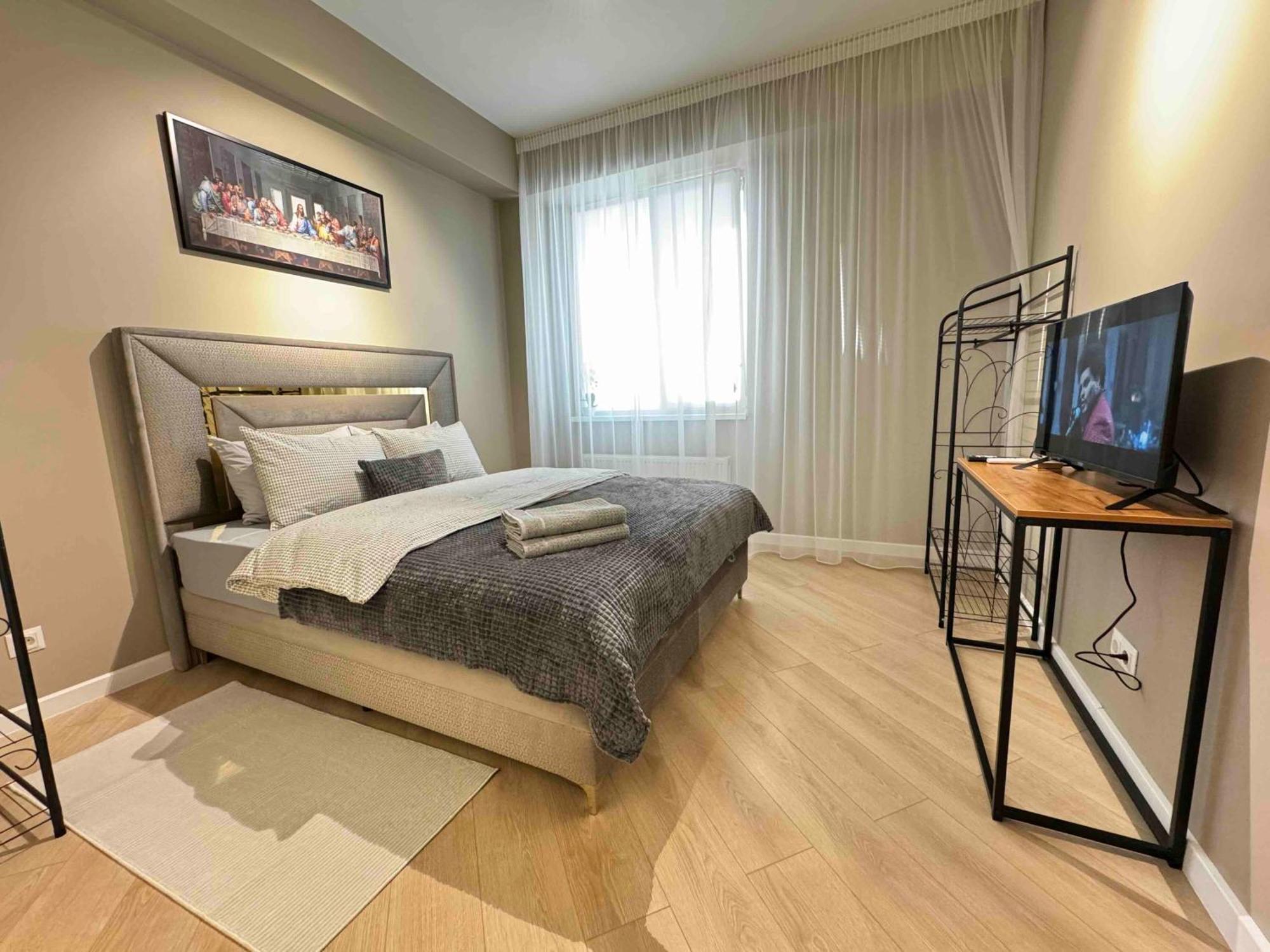 Rentnow Modern Business Apartment With 3 Bedrooms In Centre Chişinau Exteriör bild