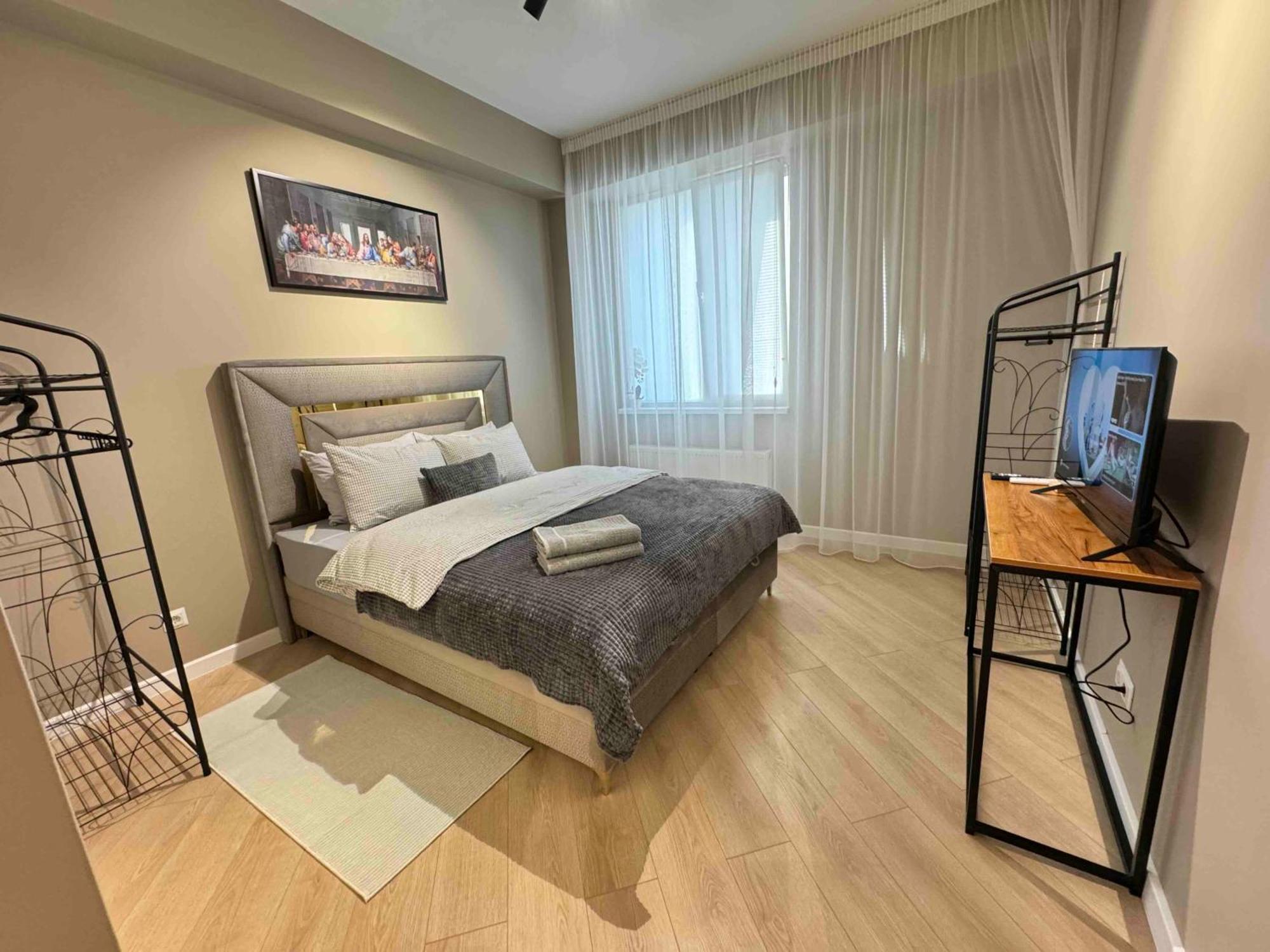 Rentnow Modern Business Apartment With 3 Bedrooms In Centre Chişinau Exteriör bild