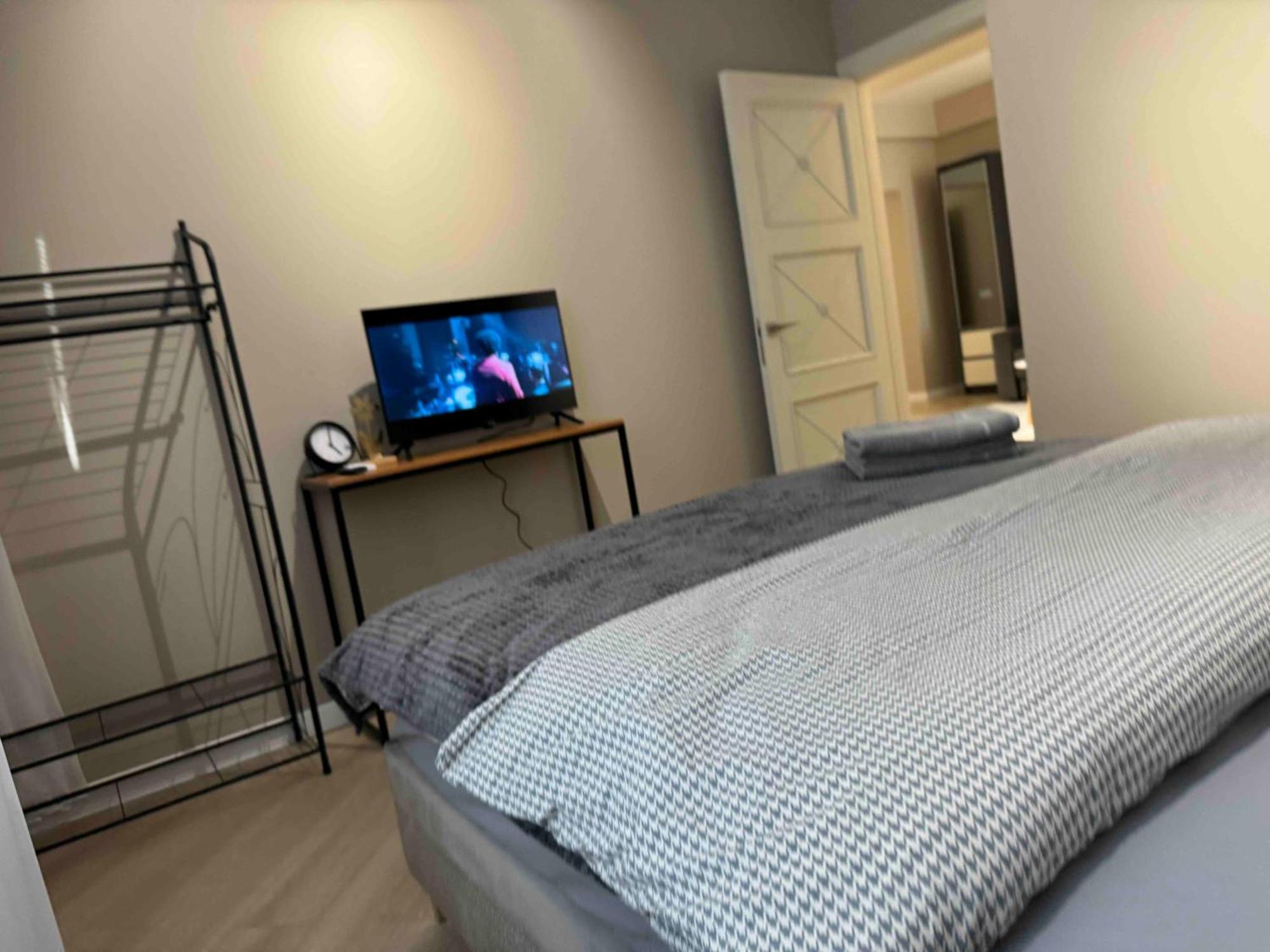 Rentnow Modern Business Apartment With 3 Bedrooms In Centre Chişinau Exteriör bild
