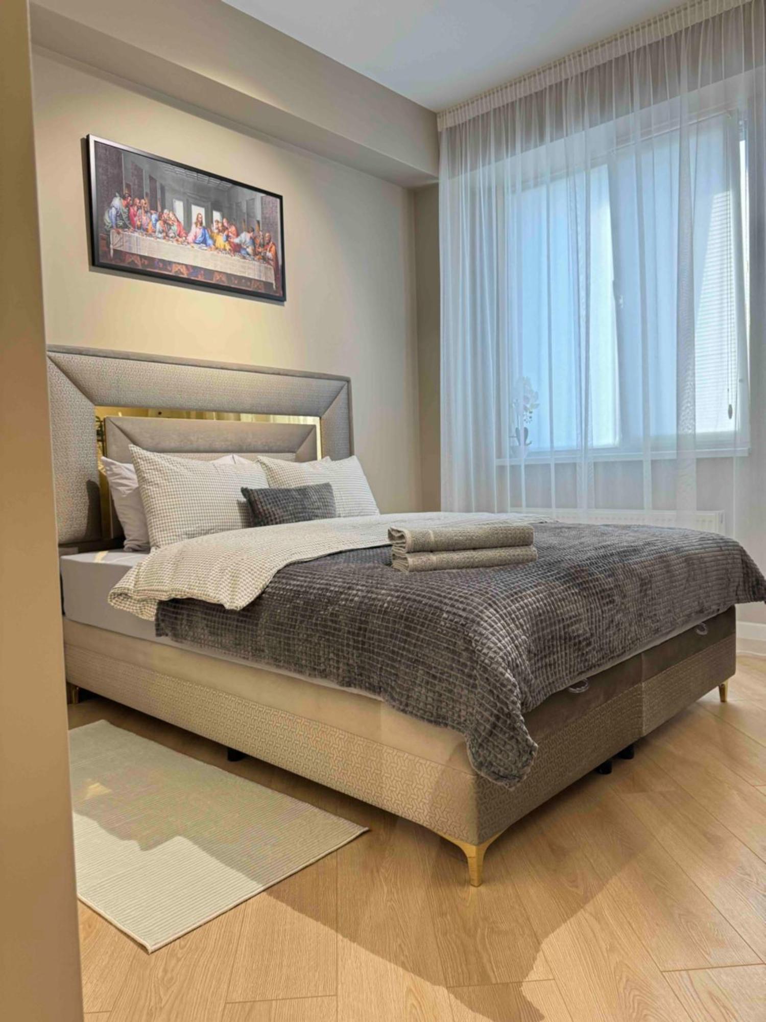 Rentnow Modern Business Apartment With 3 Bedrooms In Centre Chişinau Exteriör bild