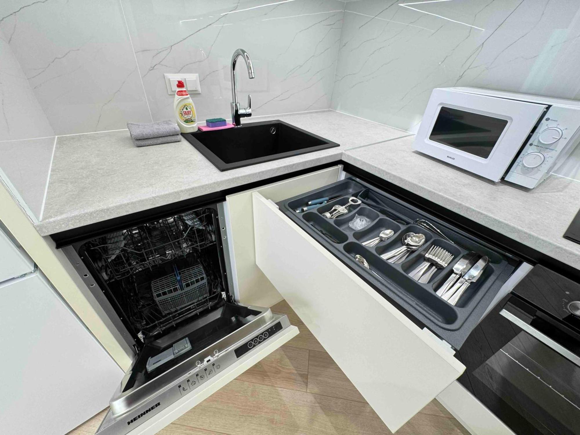 Rentnow Modern Business Apartment With 3 Bedrooms In Centre Chişinau Exteriör bild