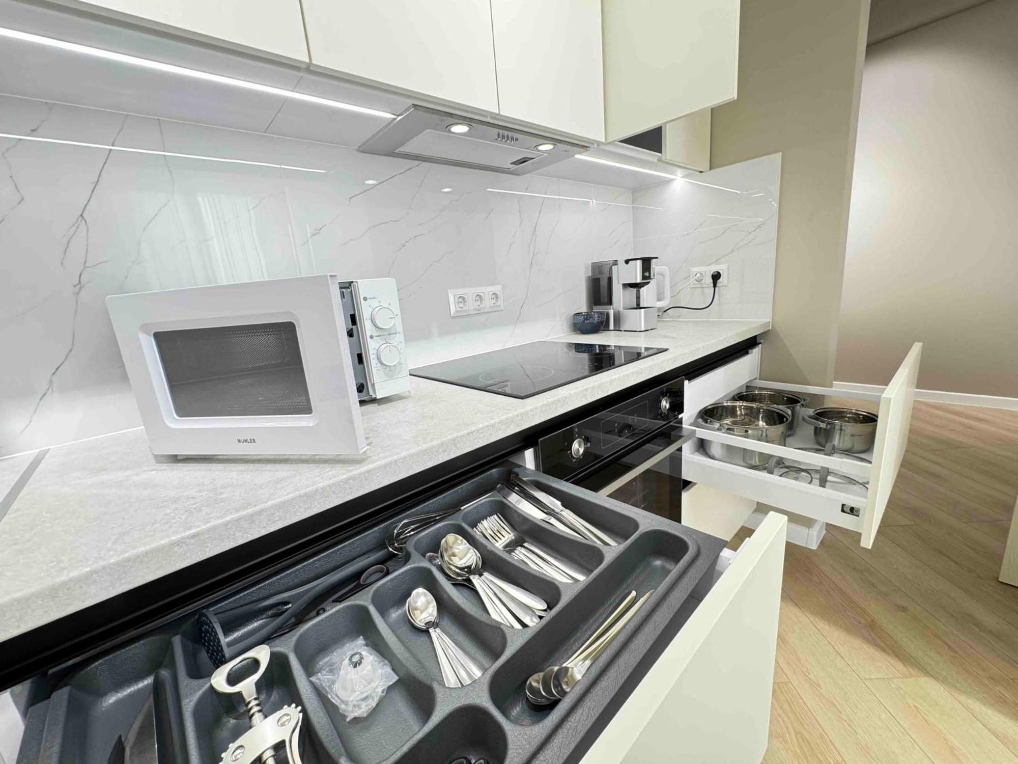 Rentnow Modern Business Apartment With 3 Bedrooms In Centre Chişinau Exteriör bild