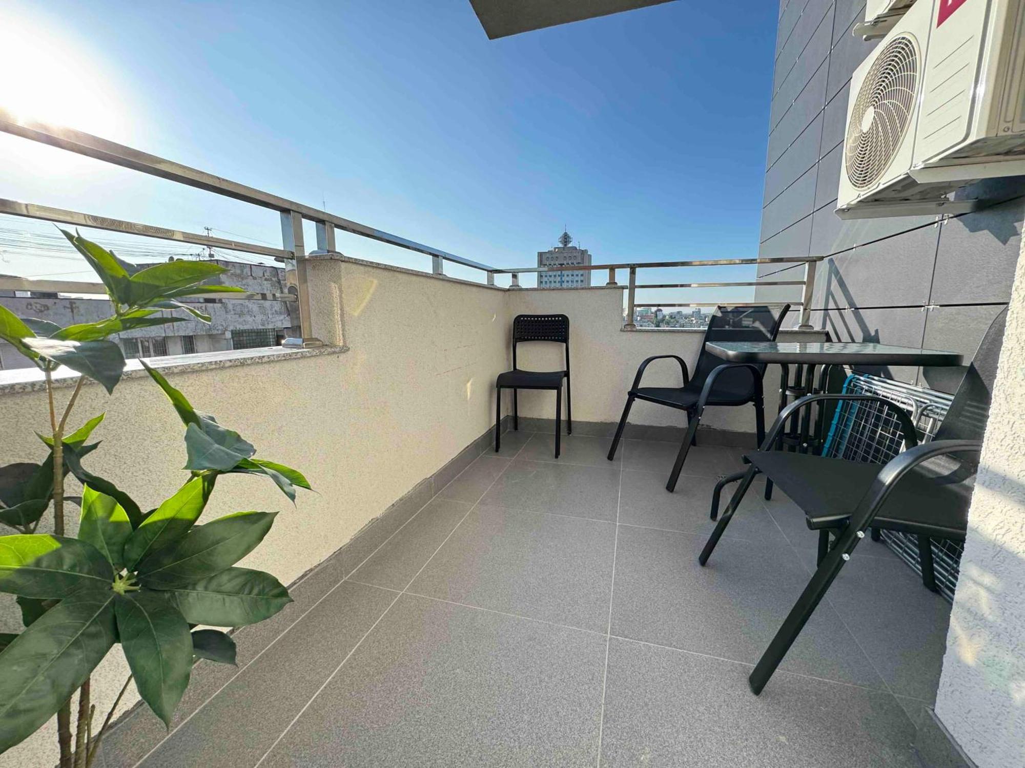 Rentnow Modern Business Apartment With 3 Bedrooms In Centre Chişinau Exteriör bild