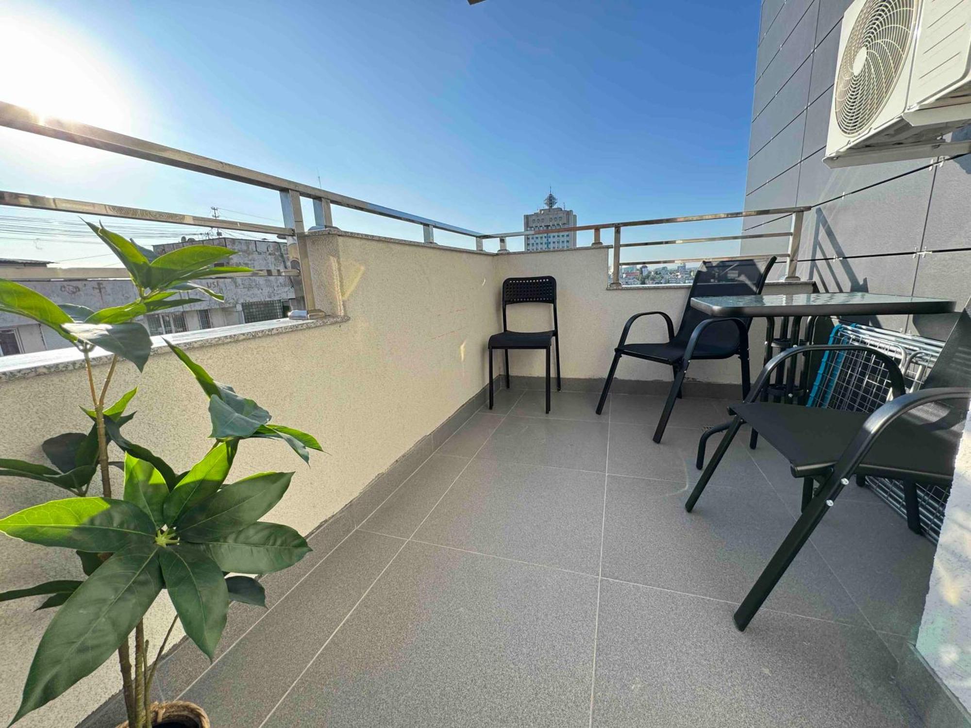Rentnow Modern Business Apartment With 3 Bedrooms In Centre Chişinau Exteriör bild
