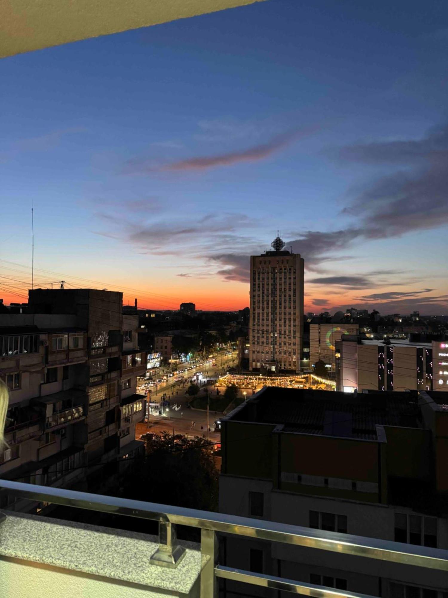 Rentnow Modern Business Apartment With 3 Bedrooms In Centre Chişinau Exteriör bild