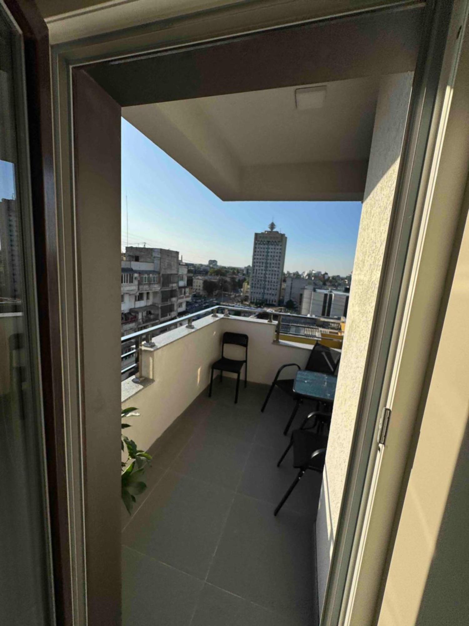 Rentnow Modern Business Apartment With 3 Bedrooms In Centre Chişinau Exteriör bild