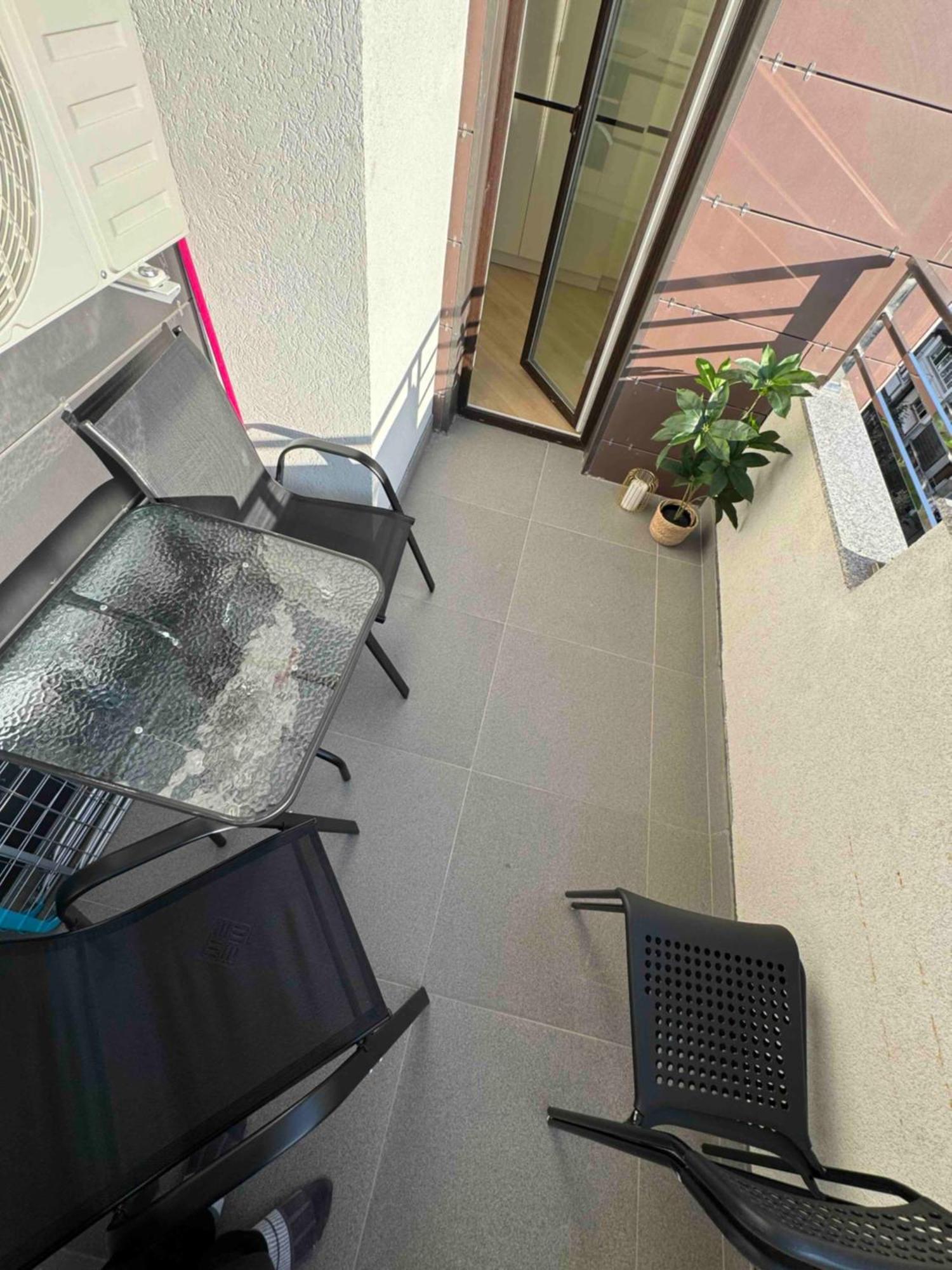 Rentnow Modern Business Apartment With 3 Bedrooms In Centre Chişinau Exteriör bild