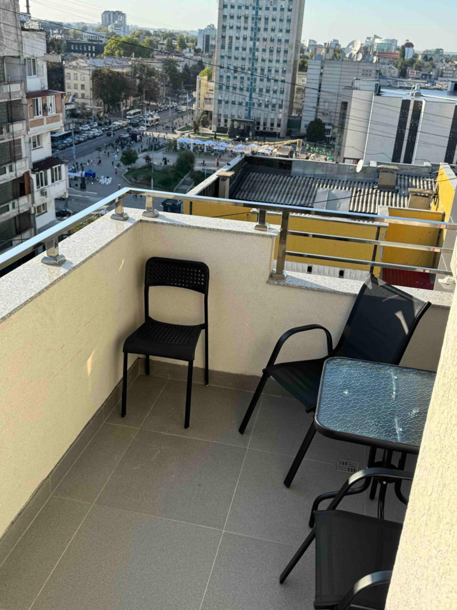 Rentnow Modern Business Apartment With 3 Bedrooms In Centre Chişinau Exteriör bild
