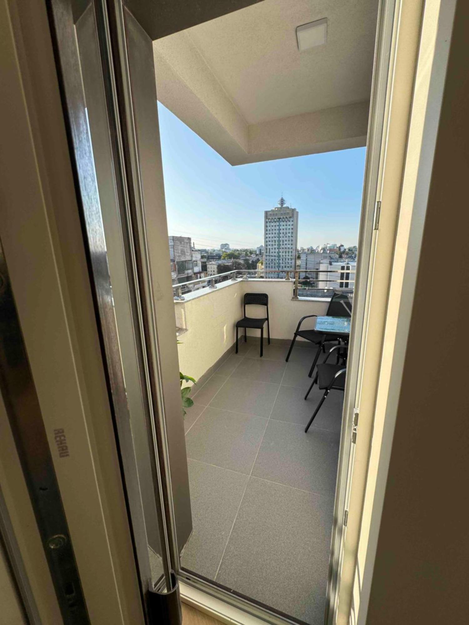 Rentnow Modern Business Apartment With 3 Bedrooms In Centre Chişinau Exteriör bild