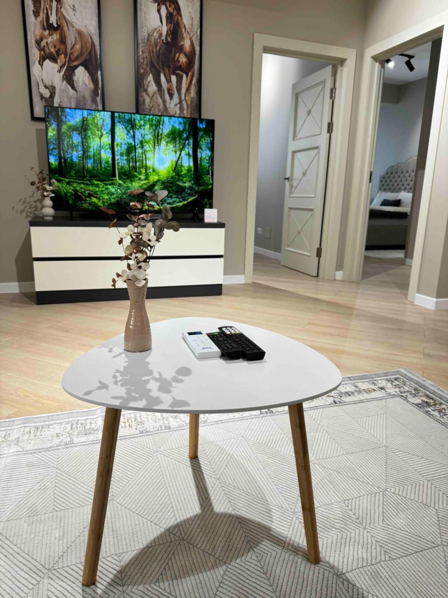 Rentnow Modern Business Apartment With 3 Bedrooms In Centre Chişinau Exteriör bild