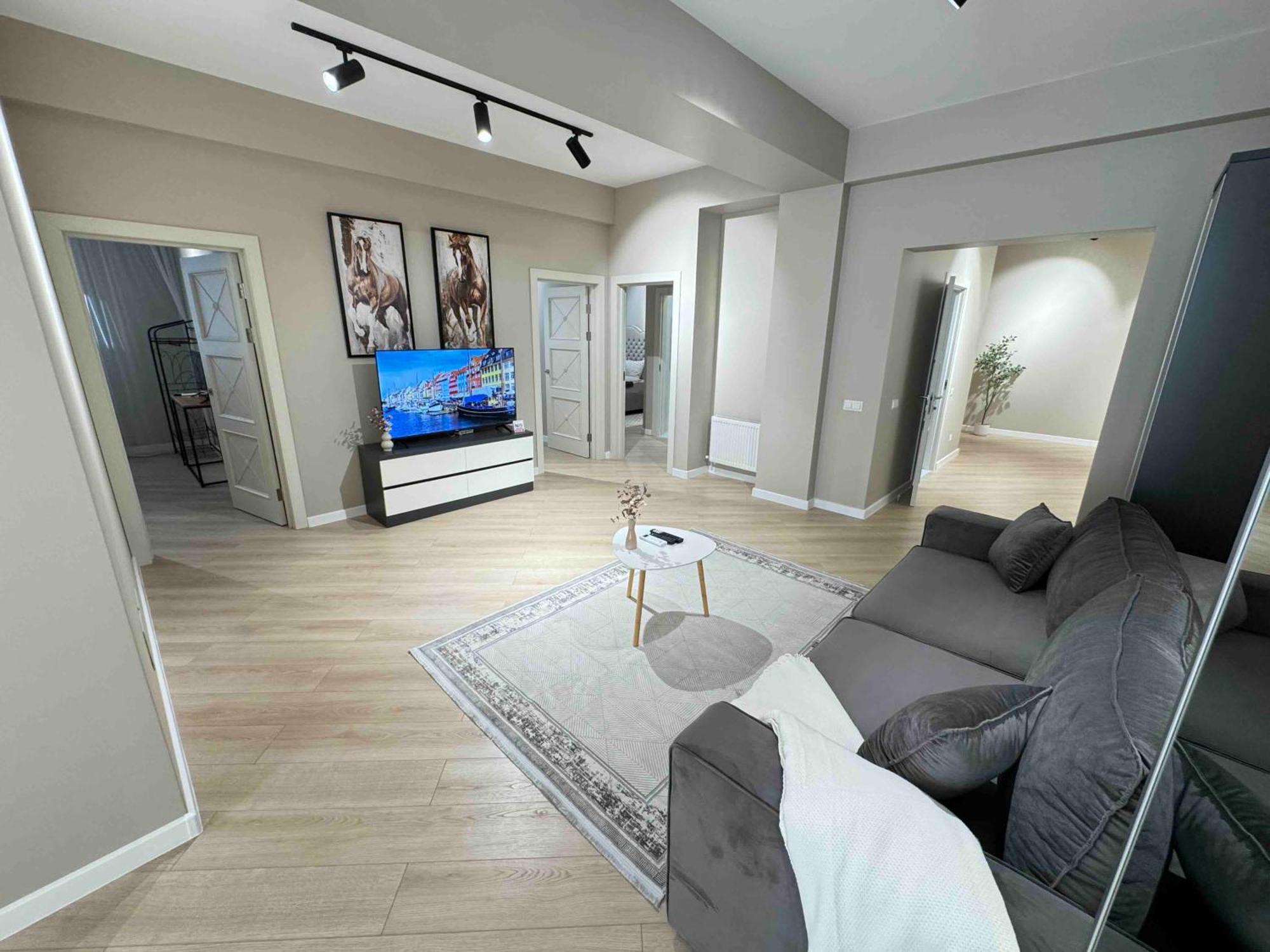 Rentnow Modern Business Apartment With 3 Bedrooms In Centre Chişinau Exteriör bild